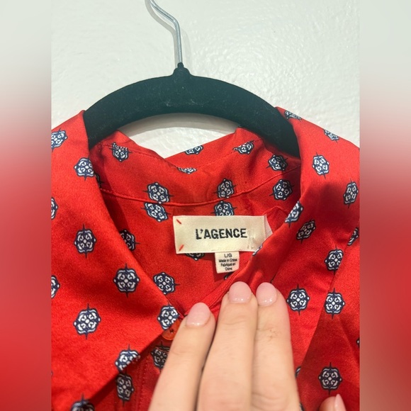 L'AGENCE Silk Jil Blouse in Royal Red Multi Maestro, size Large - Picture 3 of 13